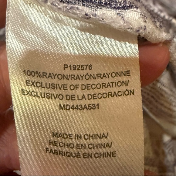 Gap Ladies size M High neck  White and Blue Embroidered Top with eyelet - Picture 6 of 6